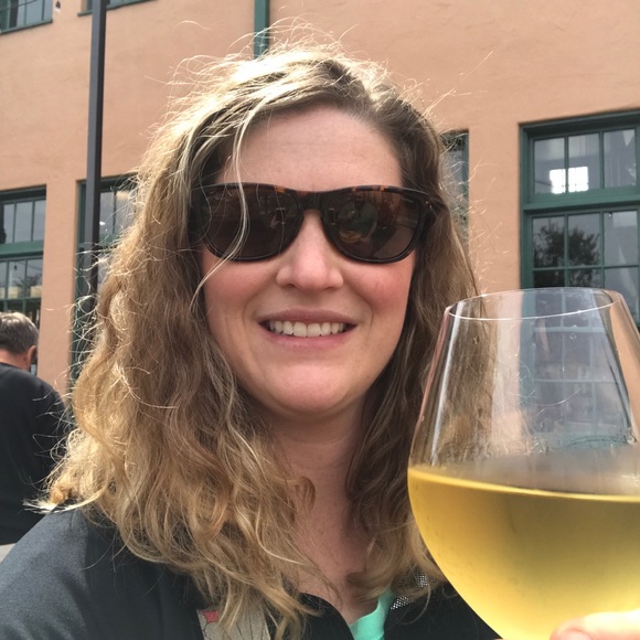 Meet your Posher, Danielle - Picture 1 of 1